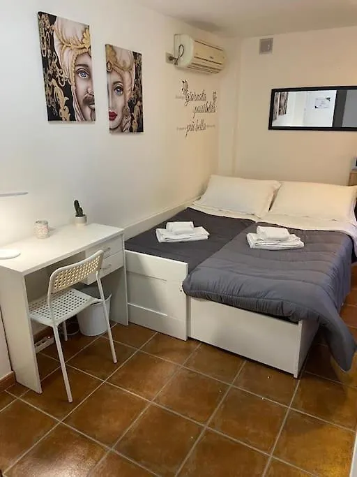 Petit Maison Palermo 0*,  Italy